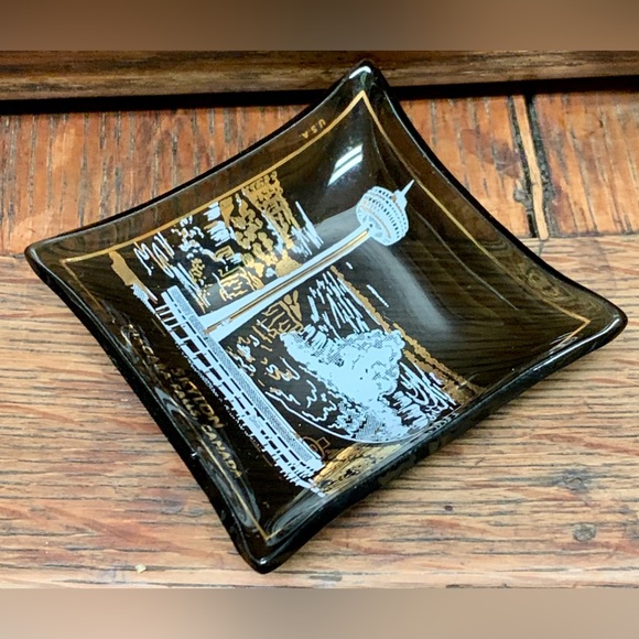 Vintage Brown Blown Glass Skylon Tower Niagara Falls Canada Trinket Coin Dish - Picture 7 of 16